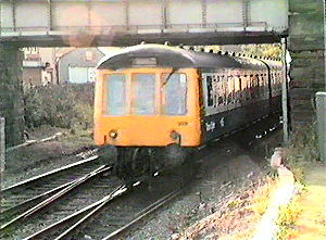 Class 119 DMU Broughty Ferry station