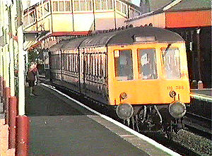 Class 119 DMU Broughty Ferry station
