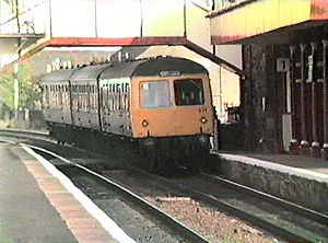 Class 105/106 DMU Broughty Ferry station