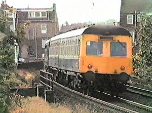 Combined Classes 105/106 and Class 120 DMU approaching Broughty Ferry