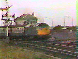 Class 27 27018 departing Dundee