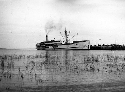 Lake Steamer Usoga 1950s
