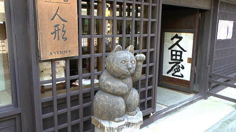 maneki-neko, [lucky cat] Takayama, Japan