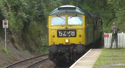 BR Class 47 arriving at Birkhill