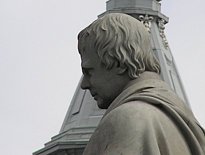 Sir Walter Scott statue Edinburgh