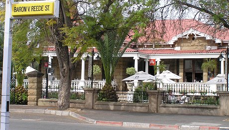 Baron van Reede Street, Oudtshoorn