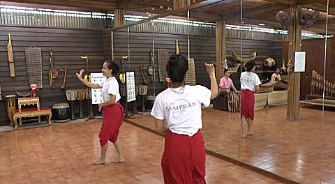 Traditional Thai Music and Dance - Sampan Cultural Centre