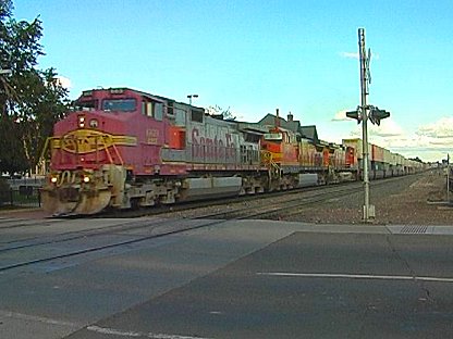 ATSF War Bonnet liveried loco - grade crossing, Flagstaff AZ