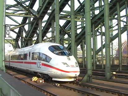 ICE 3 on Hohenzollernbrücke Köln