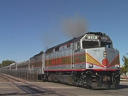 Grand Canyon F40FH 239, grade crossing, Williams